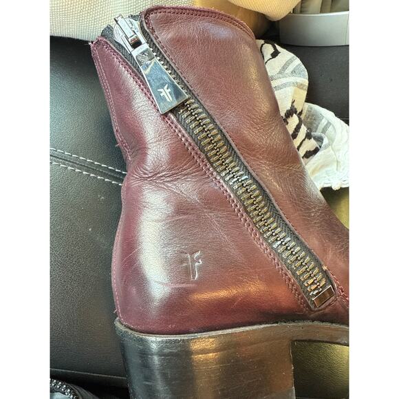 Frye Women Demi Ankle Boots in Wine Merlot Zippered Leather Size 7 - Picture 3 of 6